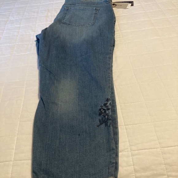NWT NYDJ boyfriend embroidered jeans sz 16W - Picture 7 of 10